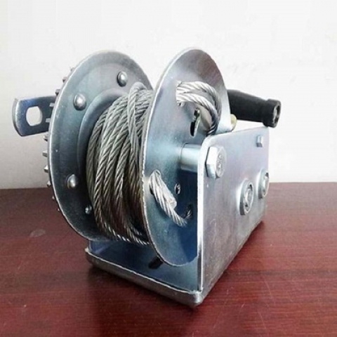 Tời quay tay 2500lbs cáp 8M